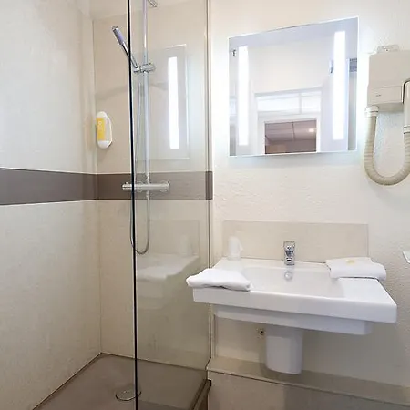 Отель P'tit Dej-hotel Ferrand Centre 2*